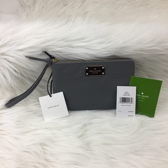 kate spade Handbags - Kate Spade Gray Leoni Wristlet
